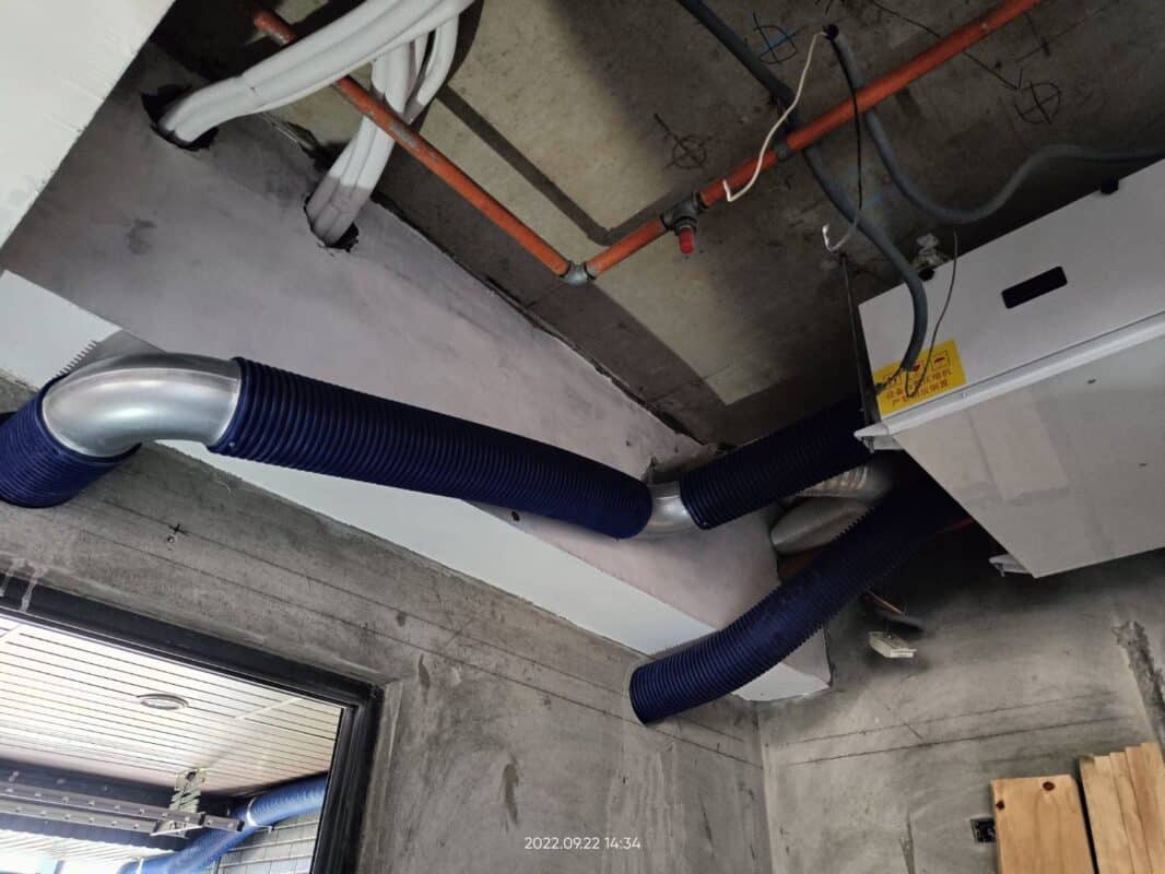 沃特奇新莊興富發誠全熱除濕一體機安裝案例-安裝中