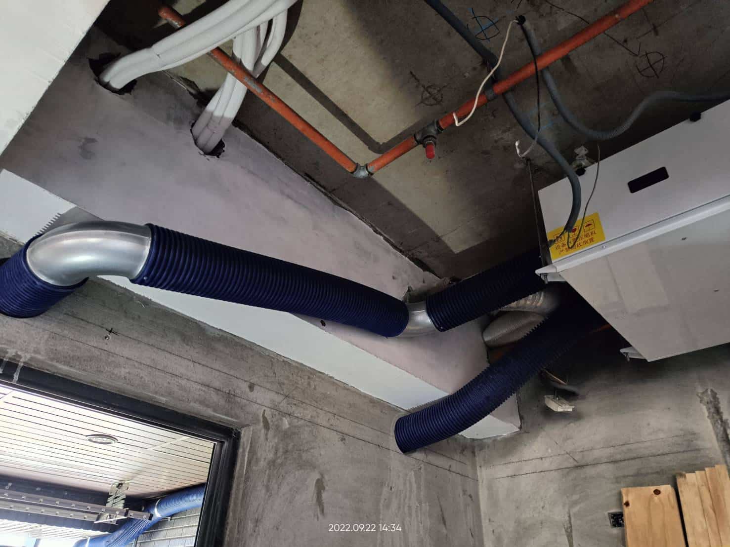 沃特奇新莊興富發誠全熱除濕一體機安裝案例-安裝中