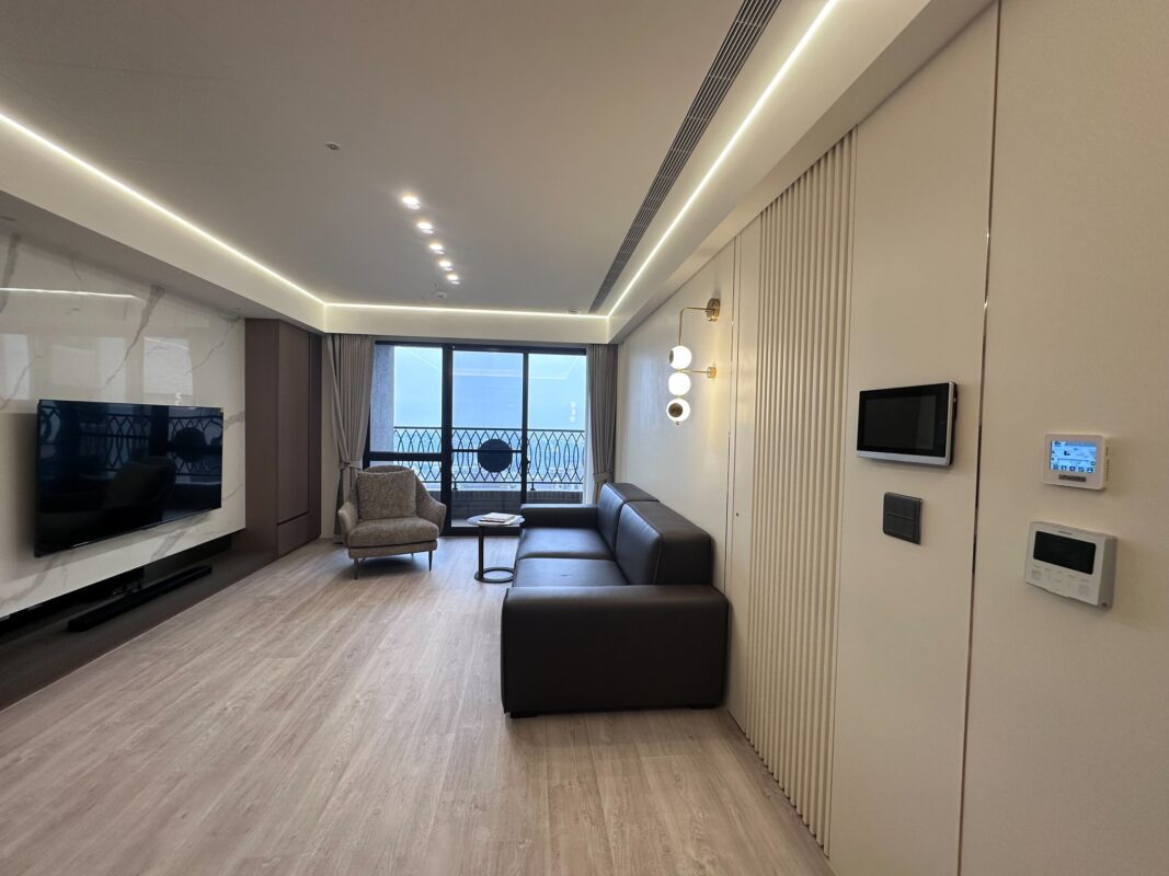 沃特奇 × 樓閣室內設計DH全熱除濕一體機安裝案例分享|打造安心入住的第一步(客廳沙發圖)