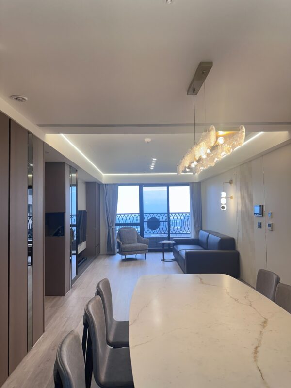 沃特奇 × 樓閣室內設計DH全熱除濕一體機安裝案例分享|打造安心入住的第一步(餐桌到客廳圖)